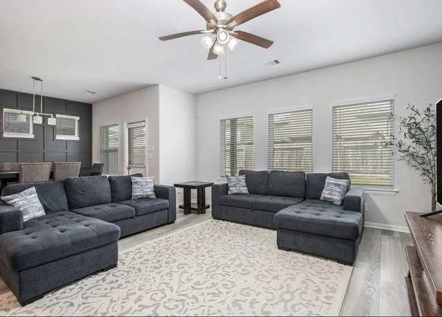 Property at 10906 Granite Chief Dr, Rosharon, TX 77583, 3 beds, 2.5 baths