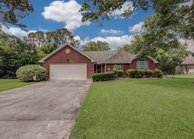 Property at 226 Sleepy Hollow Dr, Lake Jackson, TX 77566, 3 beds, 2 baths