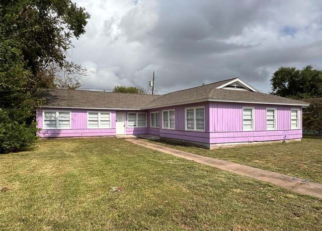 Property at 1730 W 8th St, Freeport, TX 77541, 7 beds, 2 baths