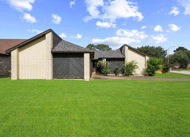 Property at 106 Fargo Woods Dr, Houston, TX 77015, 3 beds, 2 baths