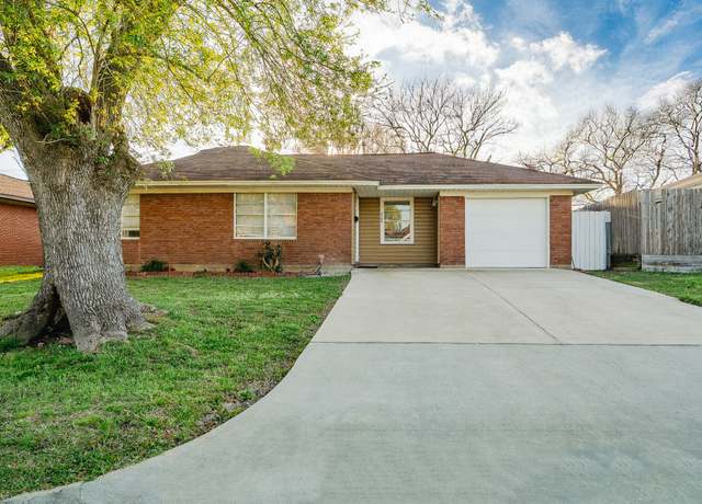 Property at 2106 Blueberry Ln, Pasadena, TX 77502, 4 beds, 2 baths