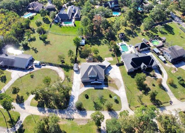 Property at 1019 N Country Club Dr, La Porte, TX 77571, 3 beds, 2.5 baths