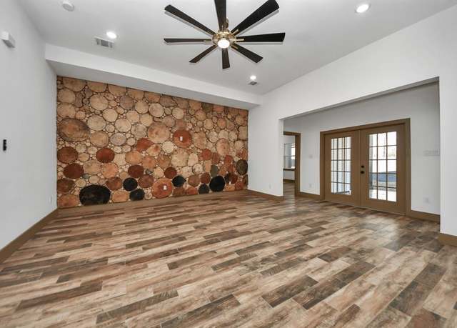 Property at 220 Laurel Dr, Livingston, TX 77351, 4 beds, 2 baths