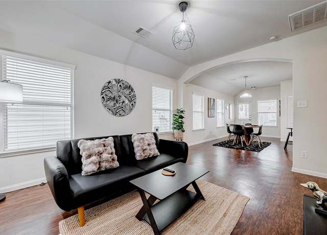 Property at 14930 Huntington Willow Ln, Houston, TX 77090, 3 beds, 2 baths