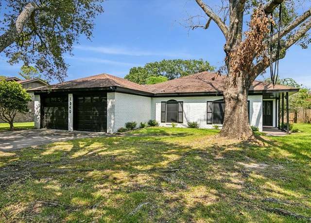 Property at 1040 Norwood Dr, Beaumont, TX 77706, 4 beds, 2 baths