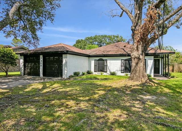 Property at 1040 Norwood Dr, Beaumont, TX 77706, 4 beds, 2 baths