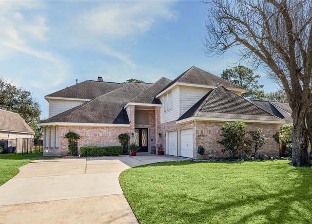 Property at 2102 N Fountain Valley Dr, Missouri City, TX 77459, 5 beds, 4.5 baths