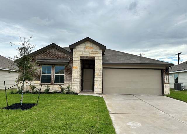 Property at 1113 Fannin St, Brenham, TX 77833, 3 beds, 2 baths
