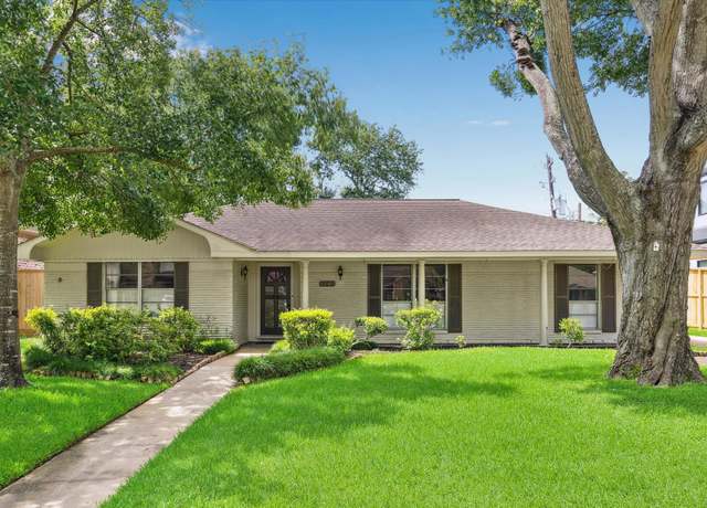 Property at 6249 Piping Rock Ln, Houston, TX 77057, 3 beds, 2 baths