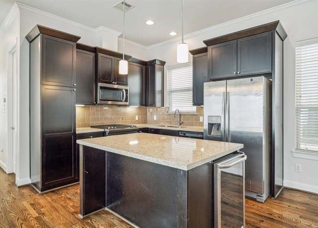 Property at 8225 Cambridge St, Houston, TX 77054, 3 beds, 3.5 baths