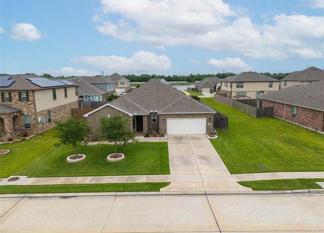 Property at 3803 Banbury Ln, Pearland, TX 77584, 3 beds, 2 baths