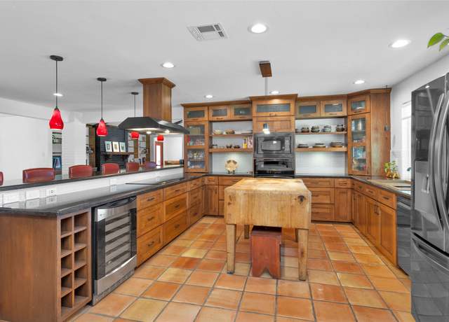 Property at 27307 N Creek Dr, Magnolia, TX 77354, 5 beds, 3.5 baths