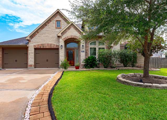 Property at 1601 Enchanted Brook Ct, Rosenberg, TX 77471, 4 beds, 3.5 baths