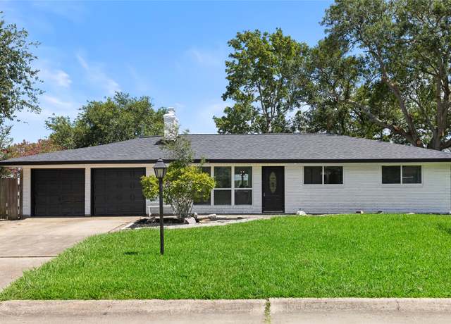 Property at 2302 Bayou Dr, League City, TX 77573, 4 beds, 2 baths