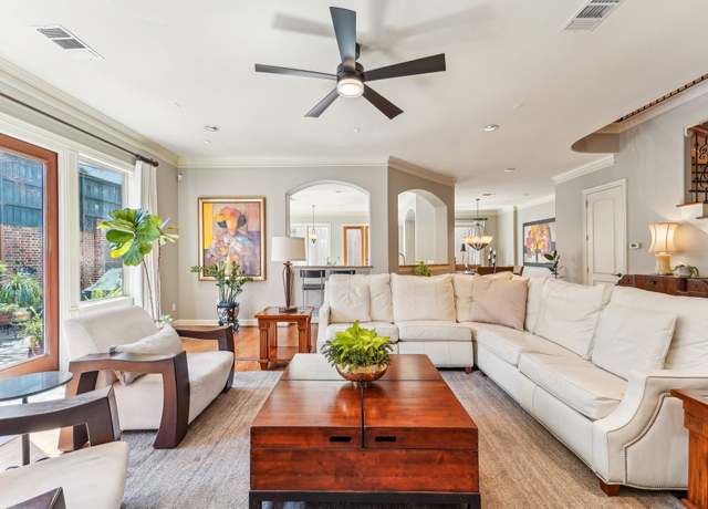 Property at 227 Westheimer Rd Unit C, Houston, TX 77006, 3 beds, 3 baths