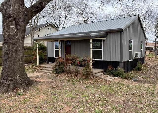 Property at 103 N Oak St #105, Lorena, TX 76655, 3 beds, 2 baths