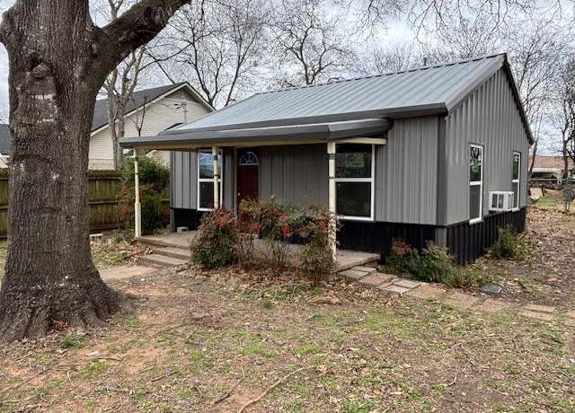 Property at 103 N Oak St #105, Lorena, TX 76655, 3 beds, 2 baths