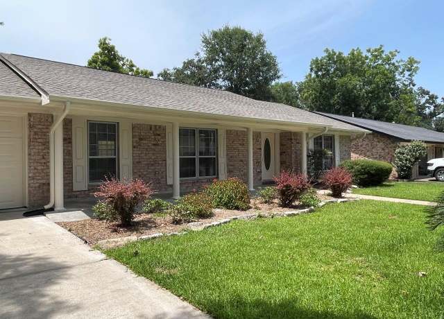 Property at 2202 Mockingbird Ln, Baytown, TX 77520, 3 beds, 2 baths