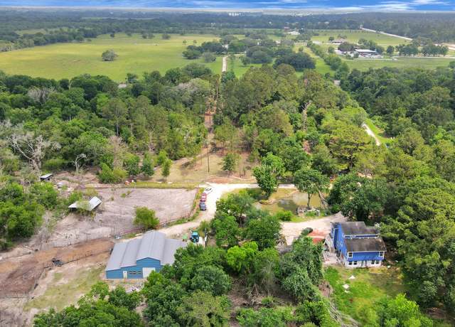 Property at 6502 S Highway 35, Alvin, TX 77511, 5 beds, 3 baths
