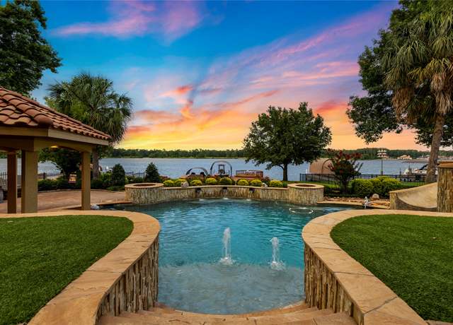 Property at 19996 Crescent Ct, Montgomery, TX 77356, 6 beds, 6.5 baths