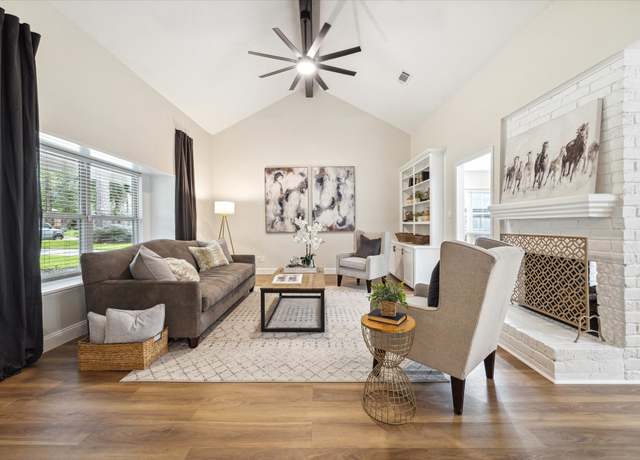Property at 6410 Meadowtrace Dr, Spring, TX 77389, 5 beds, 2.5 baths
