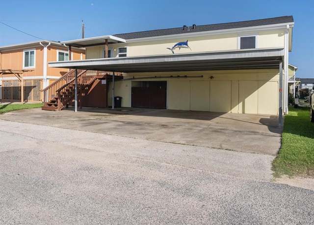 Property at 11 Highland Dr, Hitchcock, TX 77563, 3 beds, 2 baths