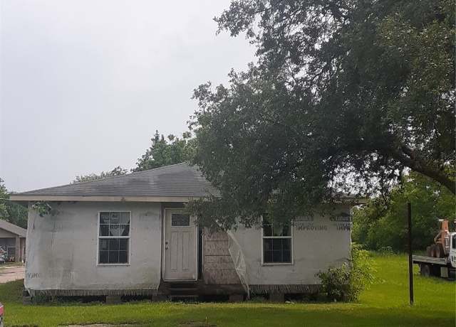 Property at 921 Davis Rd, Arcola, TX 77583, 4 beds, 2 baths