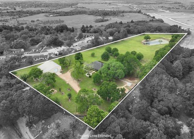 Property at 324 Howard St, Sealy, TX 77474, 3 beds, 2.5 baths