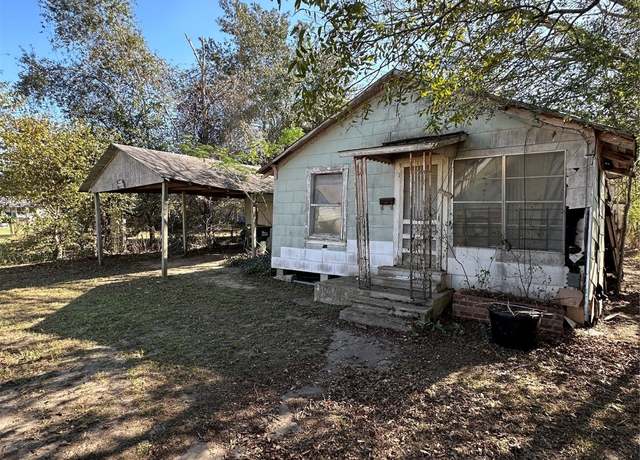 Property at 306 Jerry St, Hallettsville, TX 77964, 1 bed, 1 bath