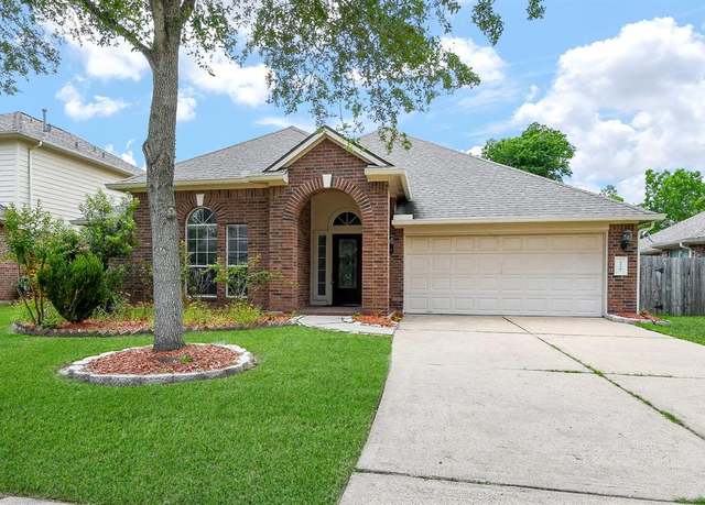 Property at 2318 Appian Way, Pearland, TX 77584, 3 beds, 2 baths