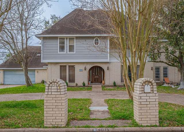 Property at 4015 Black Locust Dr, Houston, TX 77088, 4 beds, 3.5 baths