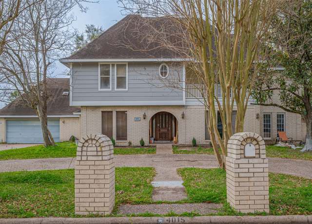 Property at 4015 Black Locust Dr, Houston, TX 77088, 4 beds, 3.5 baths