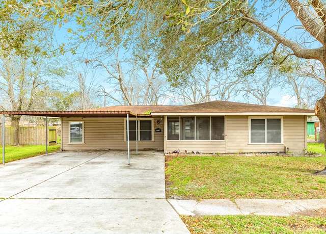 Property at 815 Akers St, Angleton, TX 77515, 3 beds, 1.5 baths