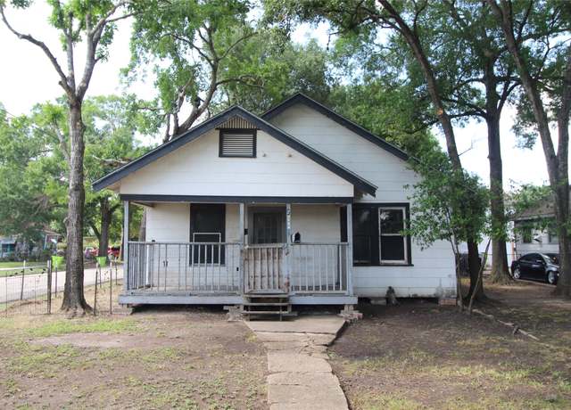 Property at 2501 Avenue G, Rosenberg, TX 77471, 4 beds, 1 bath