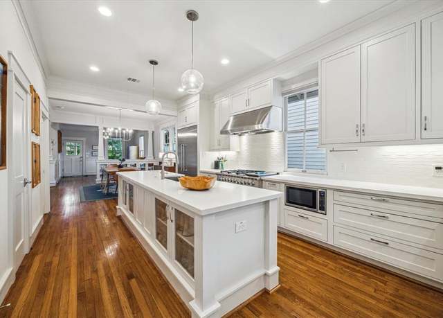 Property at 807 Woodland St, Houston, TX 77009, 5 beds, 3 baths