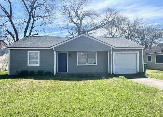 Property at 636 Kyle St, Angleton, TX 77515, 3 beds, 1 bath