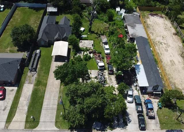 Property at 123 W Austin Ave, Pasadena, TX 77502