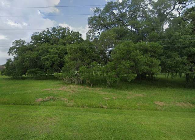 Property at 920 Mill Rd, Angleton, TX 77515
