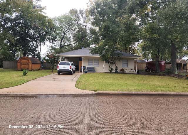 Property at 945 N Travis St, Liberty, TX 77575, 3 beds, 1 bath