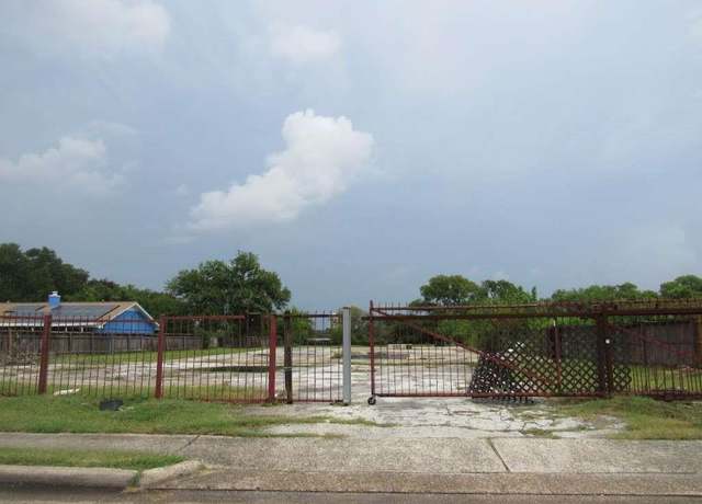 Property at 1616 W Texas Ave, Baytown, TX 77520
