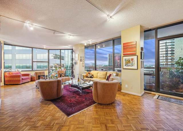 Property at 14 Greenway Plz Unit 9R, Houston, TX 77046, 3 beds, 2 baths