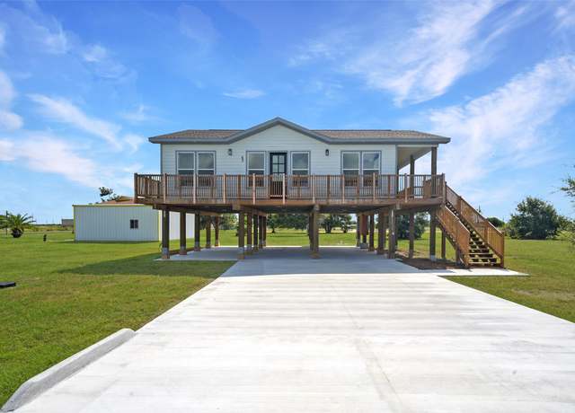 Property at 43 Buckskin Dr, Palacios, TX 77465, 2 beds, 2.5 baths