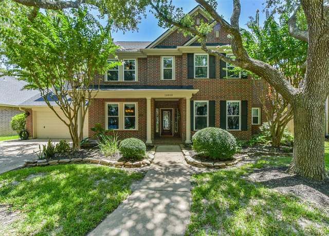 Property at 16910 Cottonwood Way, Houston, TX 77059, 5 beds, 3.5 baths