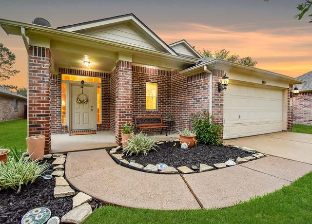Property at 4030 Bentwood Cir, Dickinson, TX 77539, 3 beds, 2.5 baths