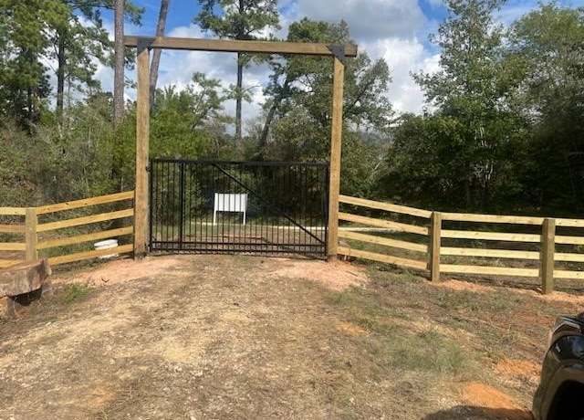 Property at 620 Snell Rd, Livingston, TX 77351