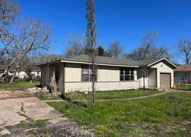 Property at 1156 2nd St, Clute, TX 77531, 3 beds, 1 bath
