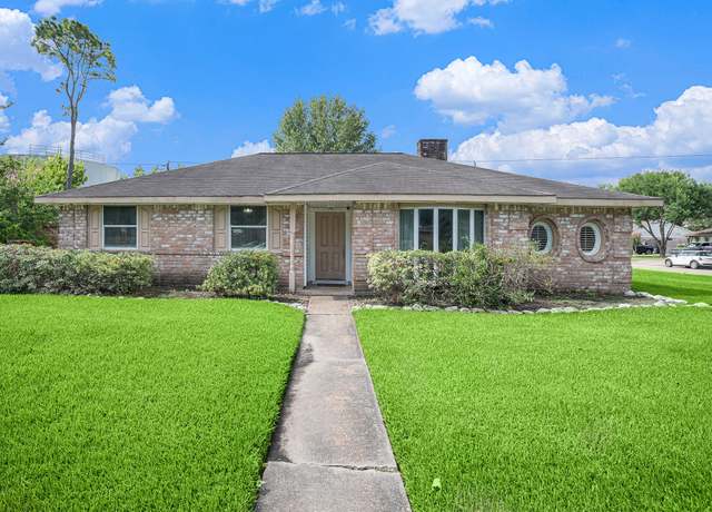 Property at 515 Brandywyne Dr, Friendswood, TX 77546, 3 beds, 2 baths