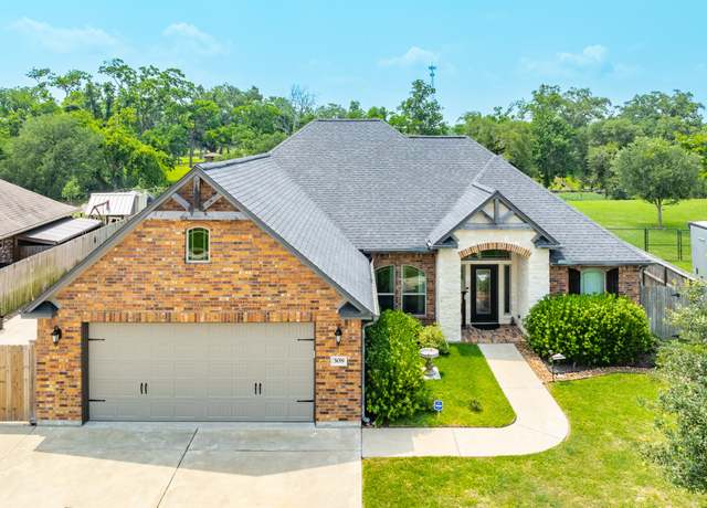 Property at 308 Creekside Ln, Lake Jackson, TX 77566, 4 beds, 2 baths