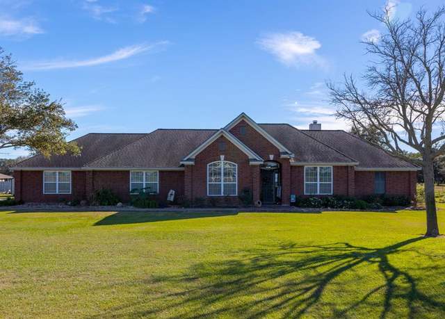 Property at 715 County Road 346, El Campo, TX 77437, 3 beds, 3 baths