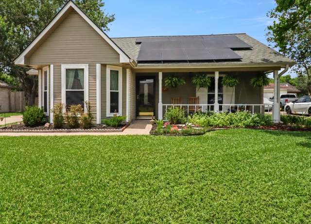 Property at 1325 Sagebrush St, Angleton, TX 77515, 3 beds, 2 baths